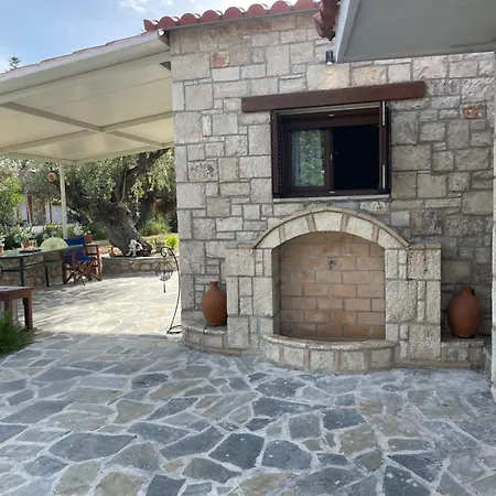 بيت للعطل Rock House